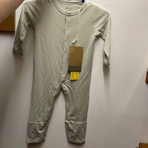 Kyte baby Aloe button romper NWT